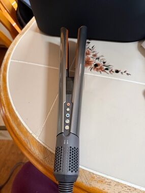 Dyson Airstraight straightener, lightly used